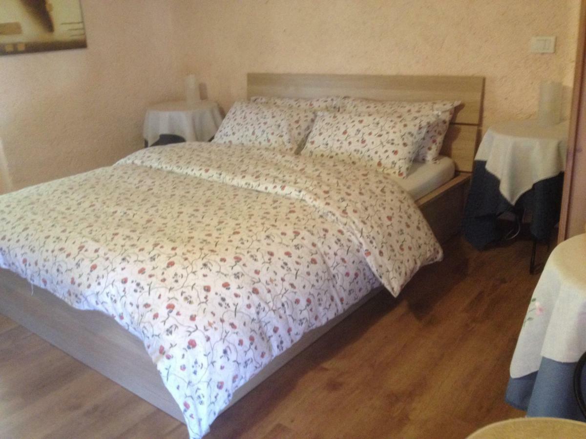La Tana Del Ghiro Bed & Breakfast Porto Valtravaglia Exterior photo