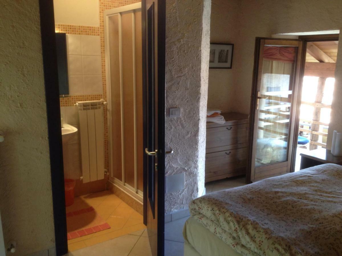 La Tana Del Ghiro Bed & Breakfast Porto Valtravaglia Exterior photo